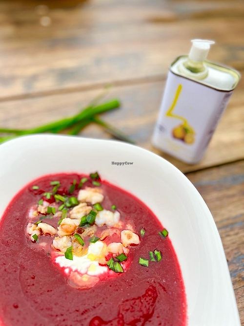 Rote Bete-Apfel-Suppe mit Limonenöl at Refugio in Unna