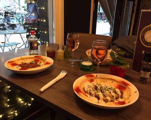 meals & wine at De Hummus House - Korte Leidsedwarsstraat in Amsterdam