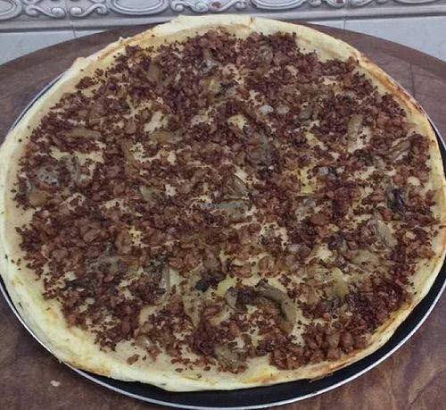 pizza carbonara vegana at La Pascuala in Madrid