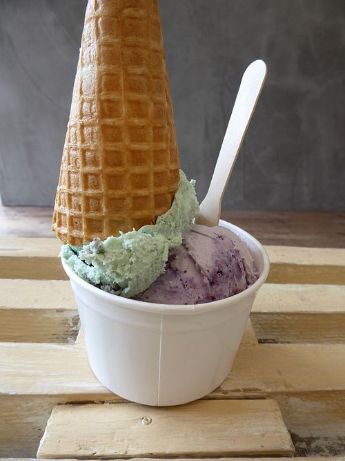 'after eight' ice and cookie dough (coconut based) at Nicecream - Enghave in Copenhagen