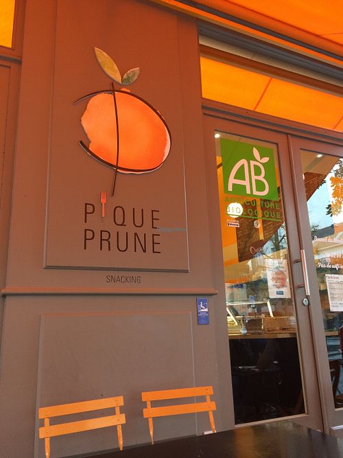 Pix from outside  at Pique-Prune Snacking in Rennes