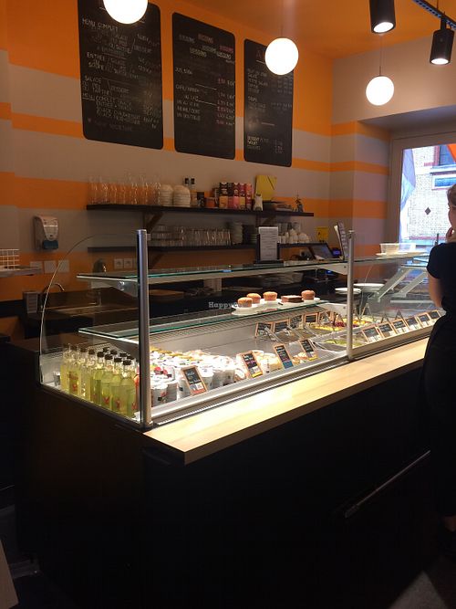 The salad bar at Pique-Prune Snacking in Rennes