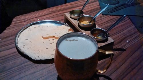 Beer and spicy sauces with papadam at Elaichi Street Food in Paris