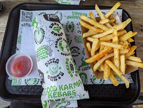 Döner mit normalen Pommes at What The Pitta in London