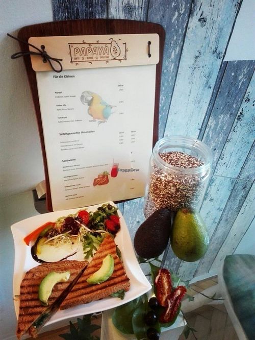 "Aztec Power": Sandwich with guacamole, quinoa and spinach! at Papaya Saftbar - Mobile Juice Bar in Villach