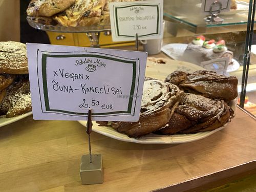 Vegan cinnamon buns at Rohelise Maja Pood ja Kohvik in Viljandi