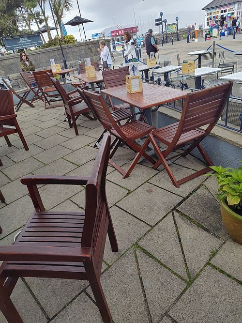 Exterior seating at Pier House Bistro in Beaumaris