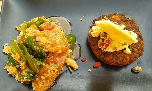 Vegan burger + quinoa at All You Eat is Love in Barcelona