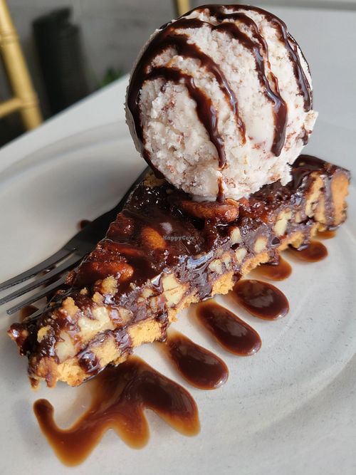 Pecan pie and coconut ice cream at De Aca in San Jose