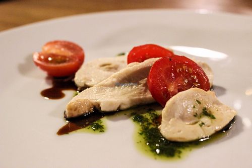caprese salad with vegan mozzarella from cashew-soy milk with balsamic reduction at Incruenti in Prague