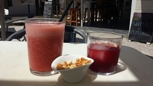 smoothie banane & strawberry and tinto de verano at Levante Slow Food in Los Canos De Meca