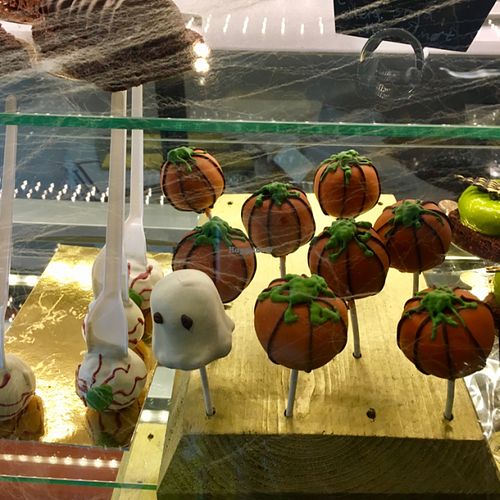 cakes at Fristelse Cafe in Oslo