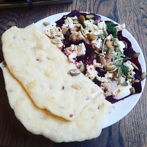 traditional flat bread with beetroot and tofu à la cottage cheese  at veganka in Katowice