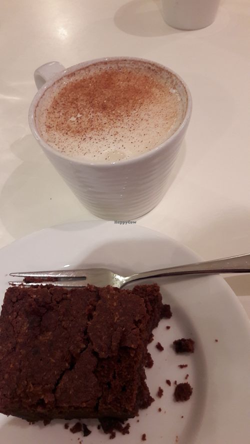 Chocolate brownie and chai latte at Stem & Glory in Cambridge