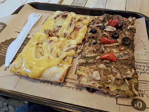 Montagnarde and other at Hank Vegan Pizza in Paris