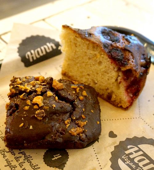 Brownie & Lemon/Raspberry cake at Hank Vegan Pizza in Paris