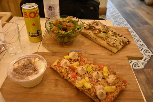 Vegan rectangle pizza at Hank Vegan Pizza in Paris