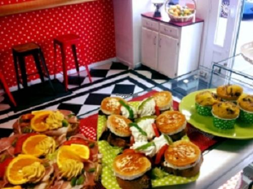 Dolly's 2 Go at Dolly's 2 Go in Caen