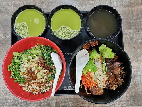 Top is the signature leicha comes with the leicha soup, bottom is Braised Tofu with plain soup at FIREFLY 萤火虫 by Thunder Tree in Central Singapore