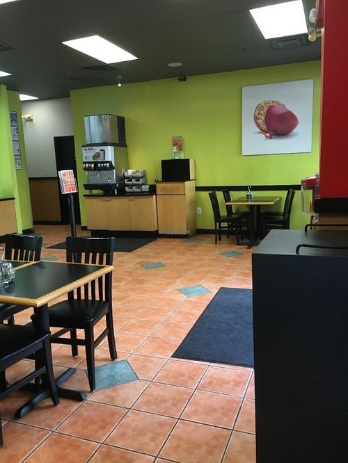 Seating at zpizza in Washington