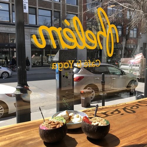 Bol Le Hulk, Bol Beetsy, Wrap tofu grillé et hummus at Belem Cafe & Yoga in Montreal