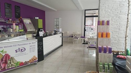 Eiscafe Time Out mit 12 Sitzplätzen at Time Out Eiscafe in Basel