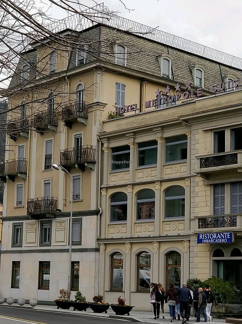 view of restaurant from the main road at Ristorante Imbarcadero in Como