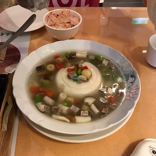 vegetable soup with Lily at Zhòng Liú SùShí 眾流素食 in Taipei
