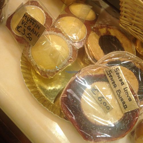 vegan muffin and cakes at Pasticceria Ponte delle Paste in Venice