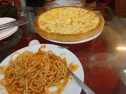 Vegetable pizza and Spaghetti/tomato at Italia in Ninh Binh