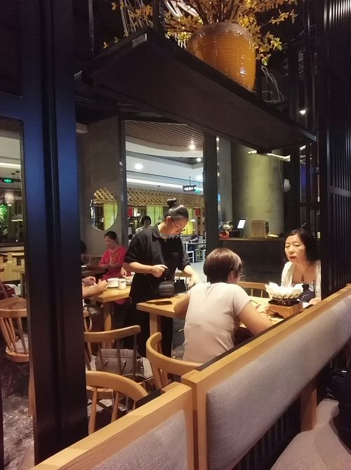 pull a number and wait outside. you are being called at ShuǐMù Shēng in Guangzhou