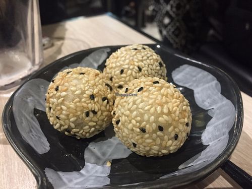 Deep fried glutinous ball in sesame paste at The Veggie in Kowloon