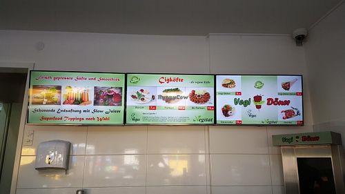 Selection of Vegitagt food, Vegan Döner, vegan cigköfte and fresh pressed juices and smoothies at Butterfly in Basel