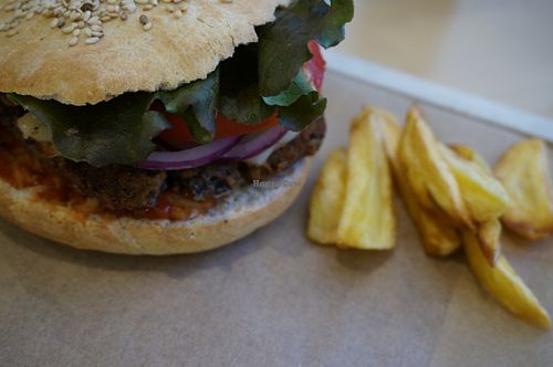 Burger at Furahaa Break in Paris