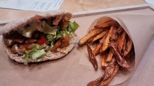 Pita with faux-chicken and fries at Furahaa Break in Paris