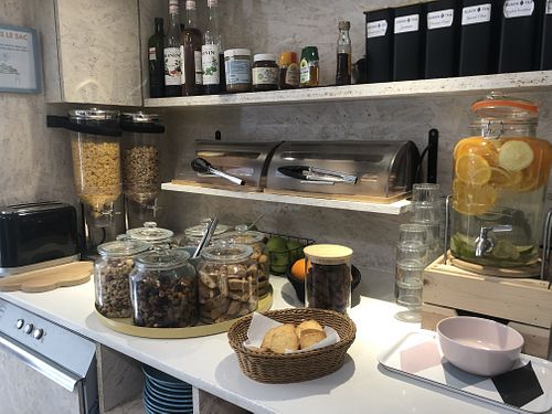 Snack bar  at Nuage Cafe in Paris