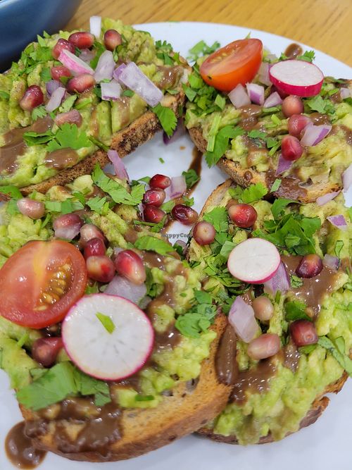 Avo toast at Cloud Cakes - Mandar in Paris