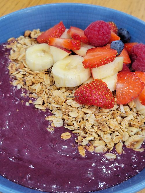 Acai bowl at Cloud Cakes - Mandar in Paris