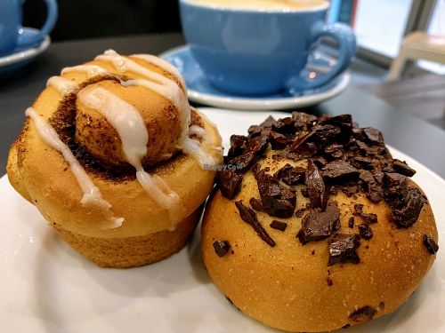 Chocolate Brioche and Cinnamon Roll at Cloud Cakes - Mandar in Paris