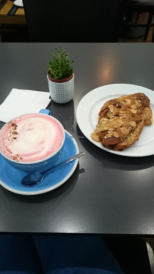 ginger beetroot latte and almond croissant at Cloud Cakes - Mandar in Paris