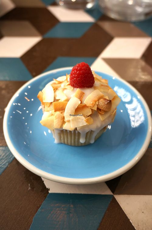 Litchi-Coconut Cupcake at Cloud Cakes - Mandar in Paris