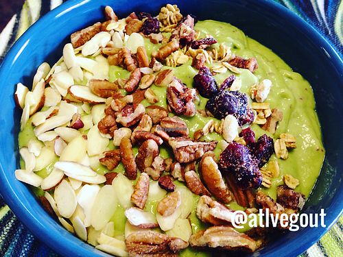 glamorous glow smoothie bowl at Cool Breeze Smoothie & Juice Bar in Stone Mountain