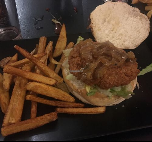 Hamburguesa de soja texturizada con cebolla caramelizada y lechuga at K O Bar in Madrid