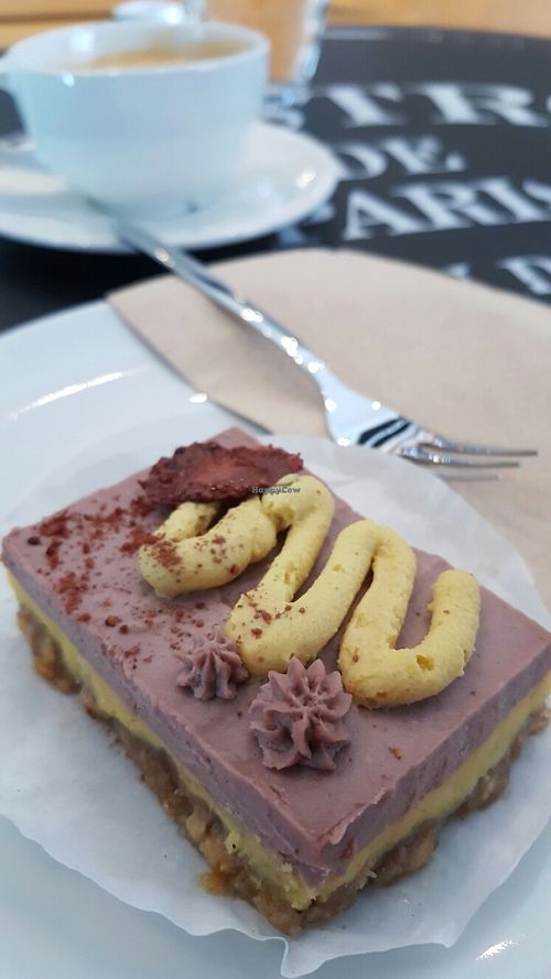 Strawberry Vanilla Cake at Go Vegan in Innsbruck