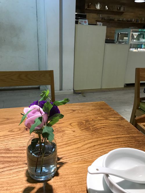 Cute table decor at Ru if Vegan in Shanghai