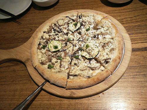 Mushroom & courgette pizza at Ru if Vegan in Shanghai