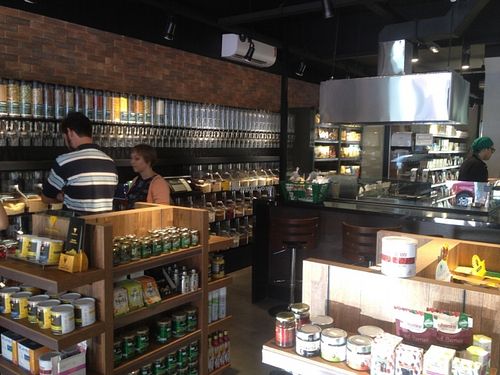 Store bulk options at MaxFoods Market in Brasilia