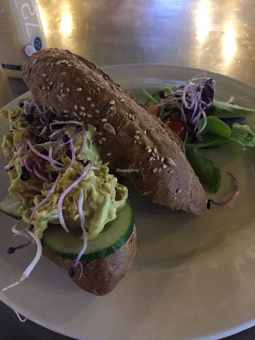 Vegan Kip Kerrie Broodje! at Stoom in Middelburg