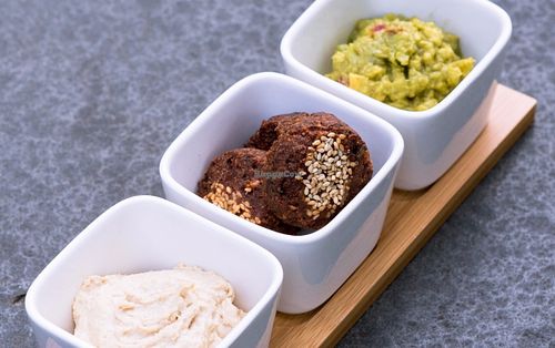 Our vegan appetizer relies on home-made hummus, leguminous-based oriental treasures, and guacamole. It's all natural, all healthy, & all yummy ! at Yumm'eat in Brussels