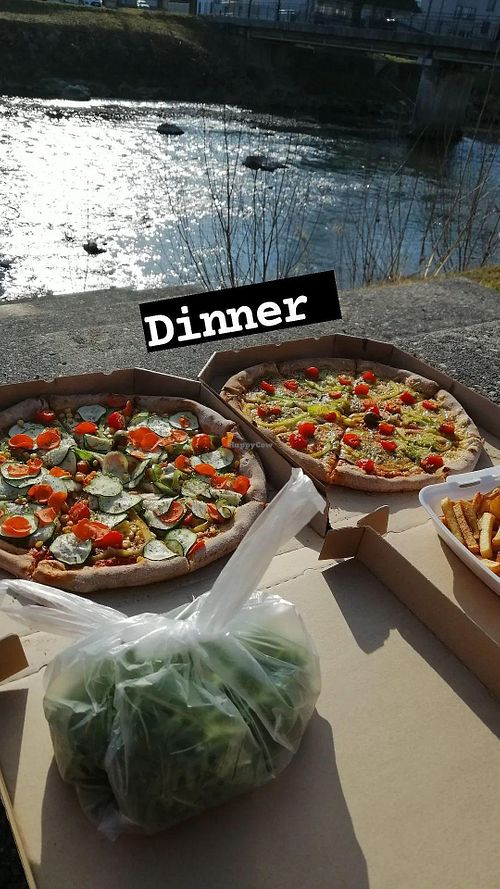 Left: vegetarian vithout cheese, right: vegan pizza #1 at Picerija Hitri in Medvode